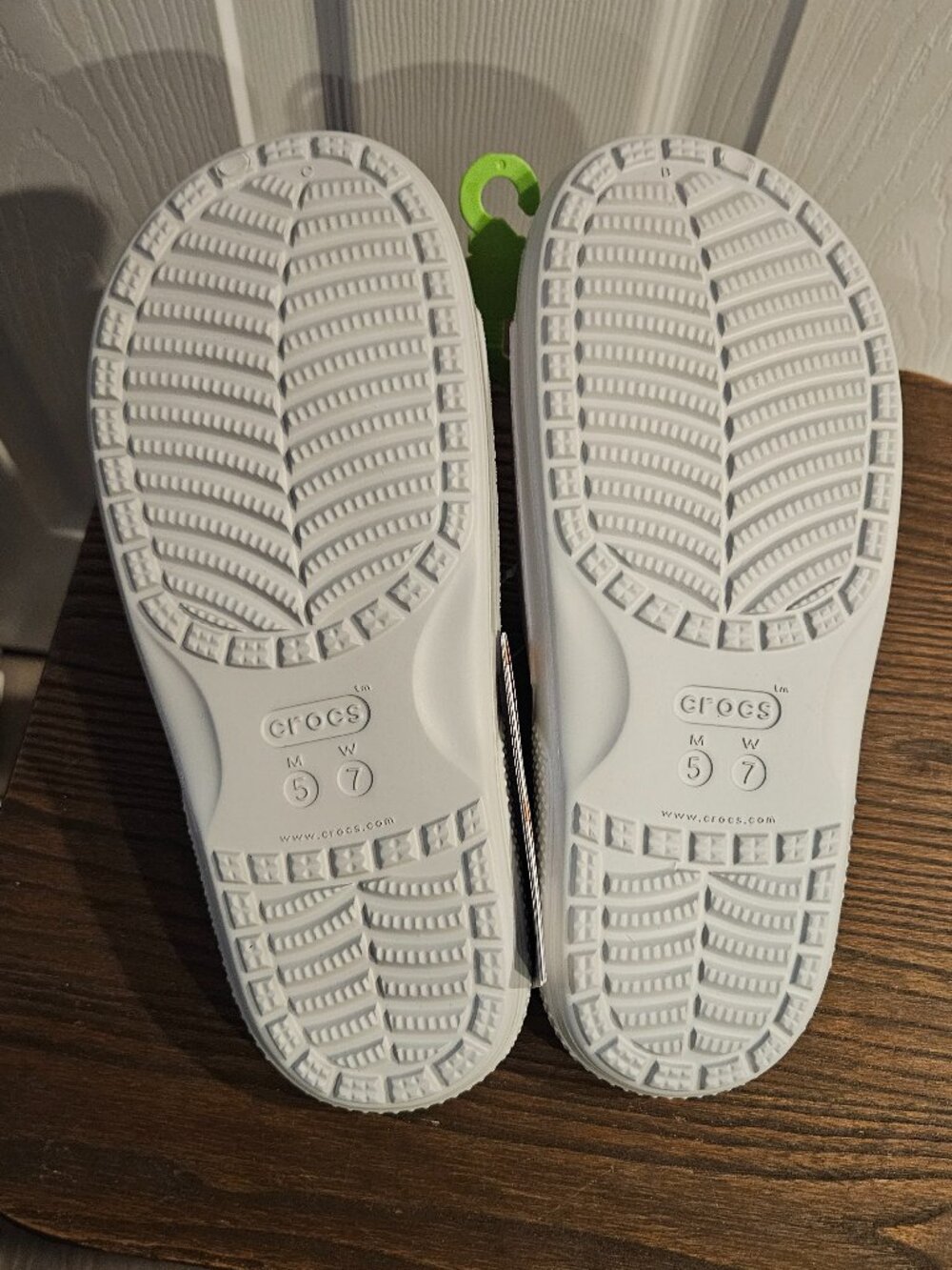 Crocs silver sandals. Women's size 7 men's size 5. New with tags - Picture 4 of 5
